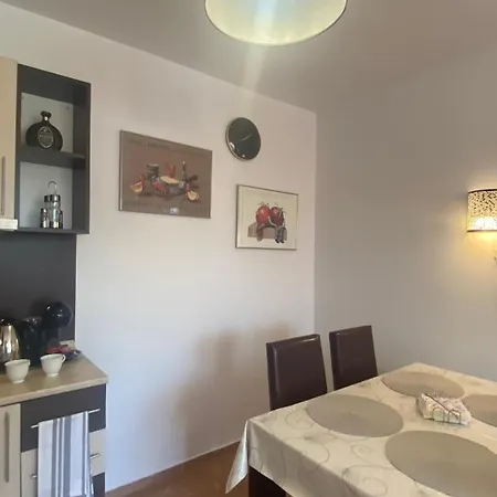 Bratanov Kasandra Apartment 써니비치