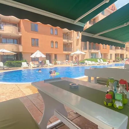 Bratanov Kasandra Apartment 써니비치
