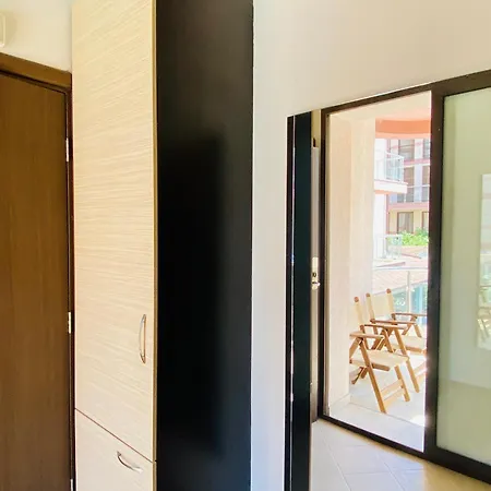 Bratanov Kasandra Apartment Slantschew brjag