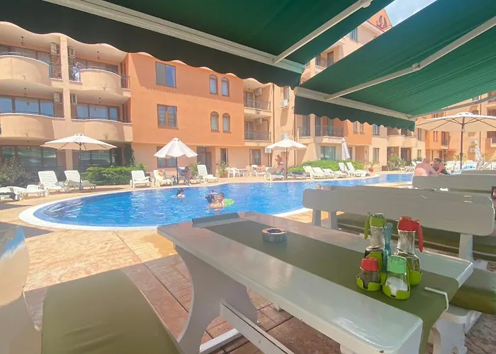 Bratanov Kasandra Σάνι Μπιτς