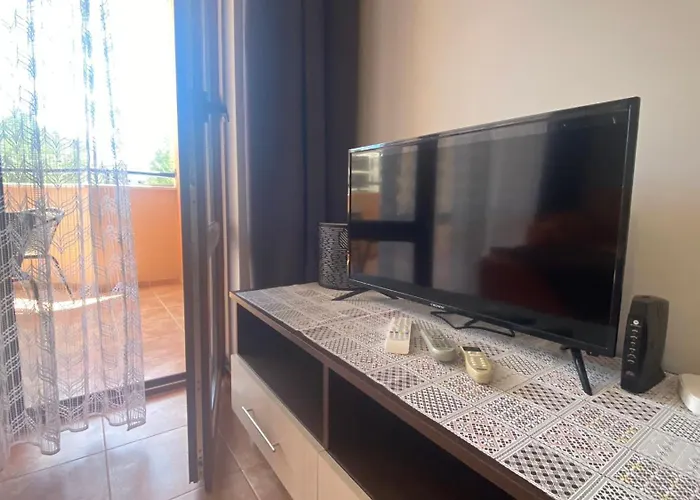 Bratanov Kasandra * Σάνι Μπιτς